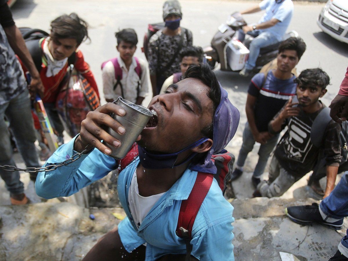 सुप्रीम कोर्ट का आदेश- 15 दिन में घर पहुंचाए जाएं मजदूर, रोजगार के लिए तैयार हो योजना