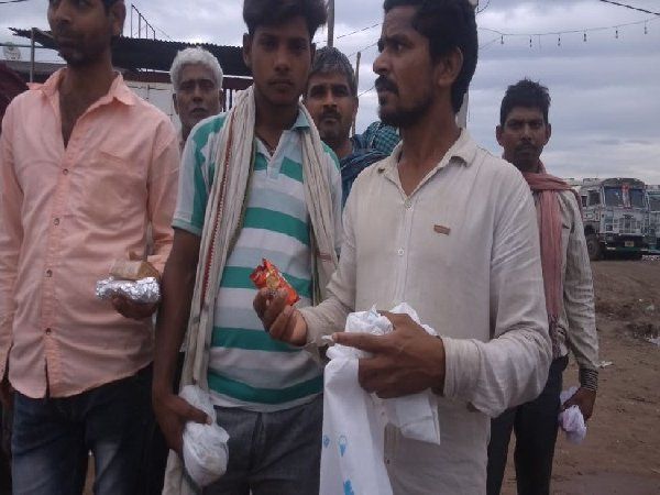 प्रवासी मजदूरों के मुद्दे पर सीएम योगी आदित्यनाथ ने केजरीवाल को लिखी चिट्ठी, बेहतर समन्वय दोनों की जिम्मेदारी