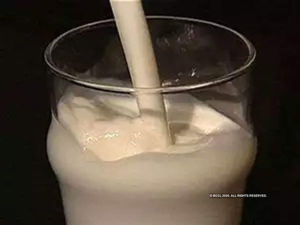 Maharashtra: महाराष्ट्र के येलेगांव की बात ही कुछ और, लोग दूध बेचते नहीं बल्कि जरूरतमंदों में देते हैं बांट