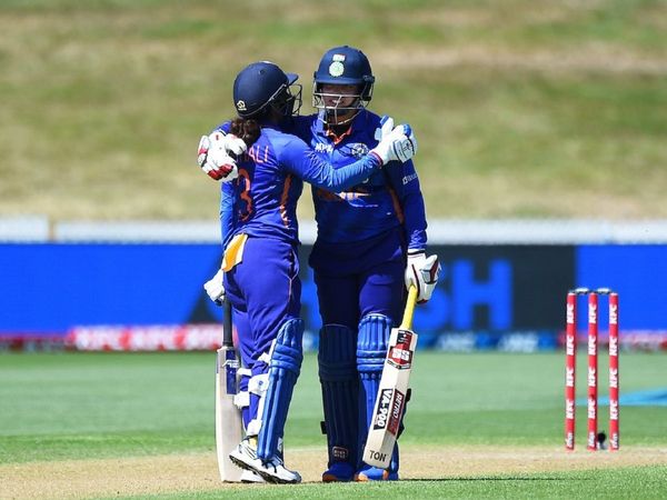 mithali raj hugs richa ghosh after completing half century