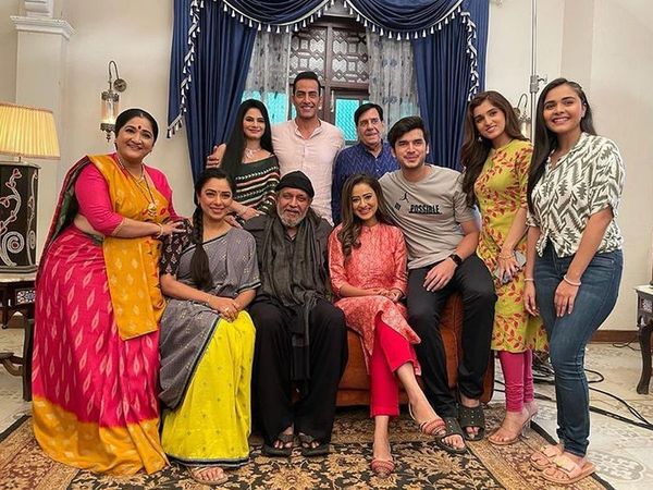 Mithun Chakraborty surprise visit on Anupama sets meet Madalsa Sharma Rupali Ganguly-Sudhanshu Pandey team