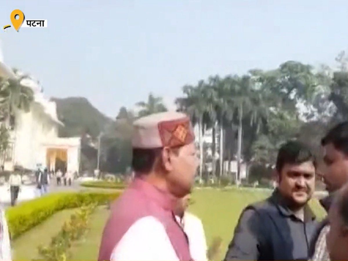 'मिलावटी पैदाइश है तुम्हारी'; बिहार विधानसभा के बाहर आपस में भिड़े विधायक, गाली गलौच तक की आई नौबत