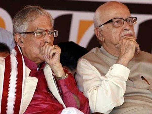 Babri mosque demolition case: अदालत में जोशी का बयान आज और आडवाणी का शु्क्रवार को होगा दर्ज