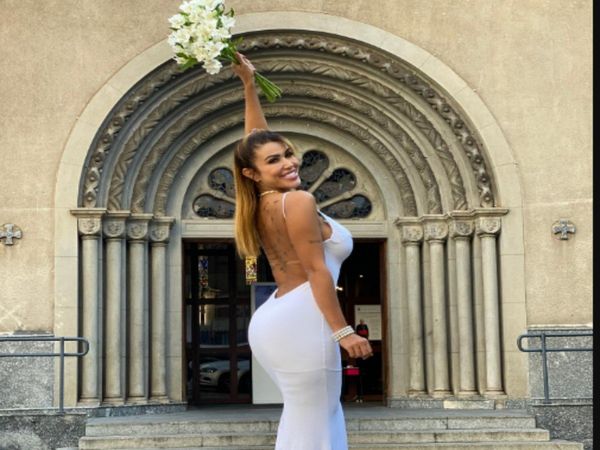 Brazilian Model Married herself And Divorce After Three Months