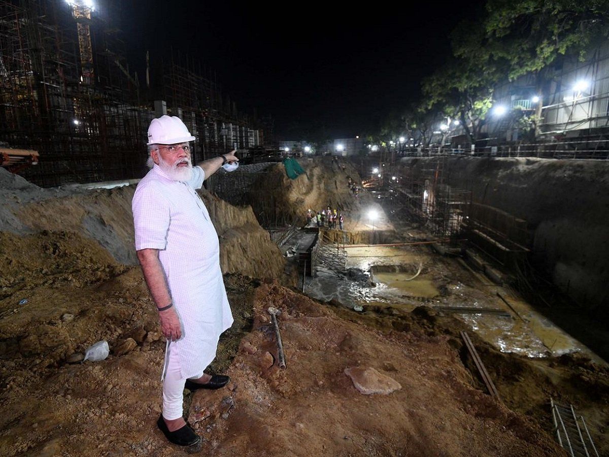 Central Vista project : नए संसद भवन के निर्माण स्थल पहुंचे PM मोदी, लगभग 1 घंटे तक लिया काम का जायजा