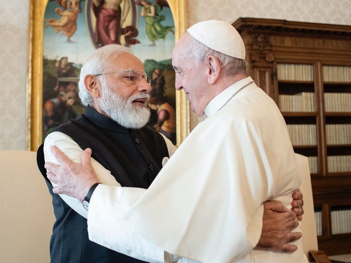 PM Modi in Italy: पीएम मोदी ने की पोप फ्रांसिस से मुलाकात, कई मुद्दों पर हुई चर्चा, भारत आने का दिया न्योता