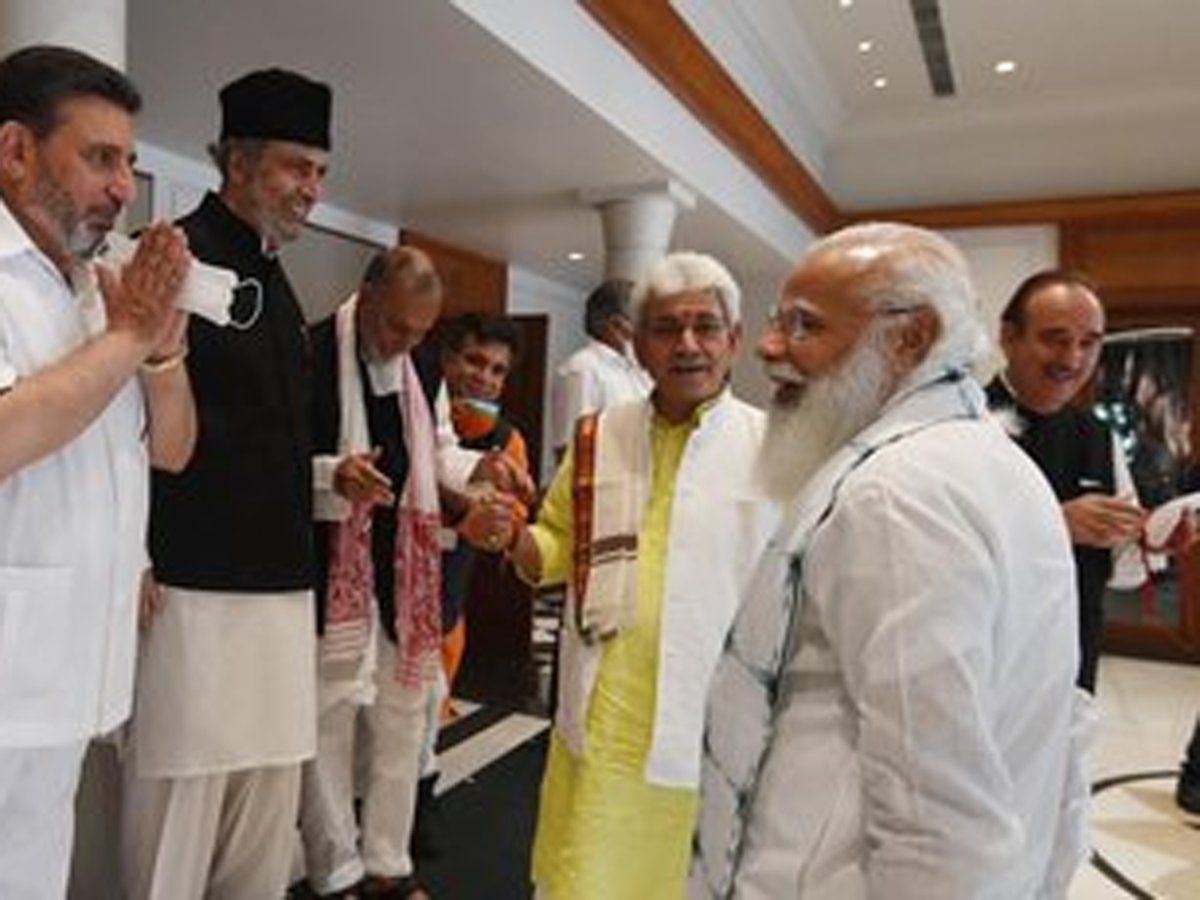 जम्मू-कश्मीर के नेताओं के साथ मुलाकात के बाद पीएम मोदी ने कहा- सर्वांगीण विकास में महत्वपूर्ण कदम आगे बढ़ा