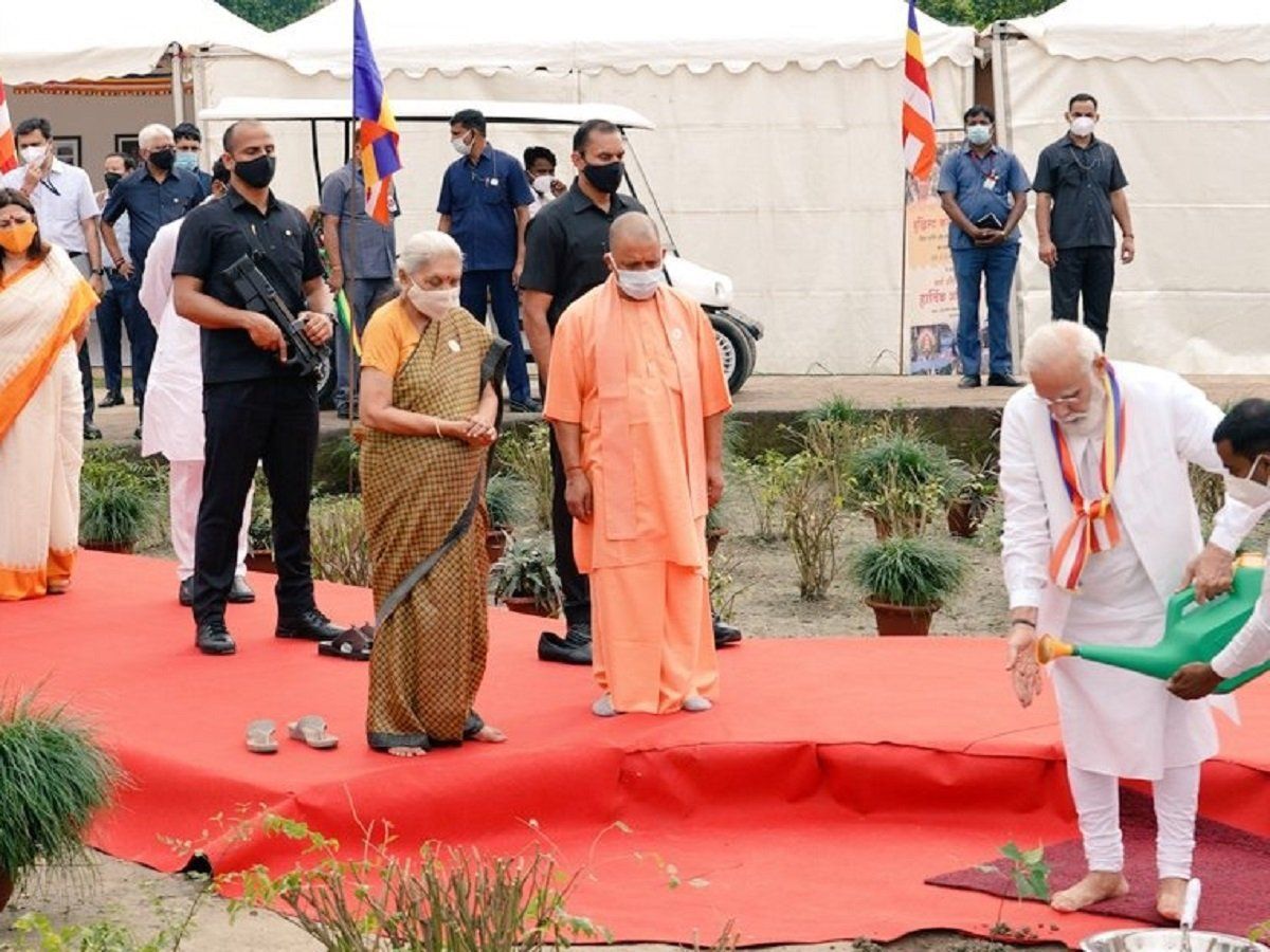 कुशीनगर में बोले PM मोदी- चार सालों में तैयार करेंगे 200 से अधिक एयरपोर्ट