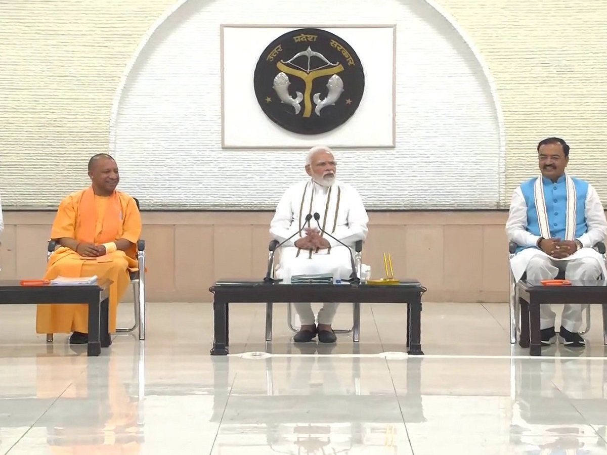 नेपाल से लखनऊ पहुंचे PM मोदी, CM योगी संग बीजेपी नेताओं और मंत्रियों से की मुलाकात