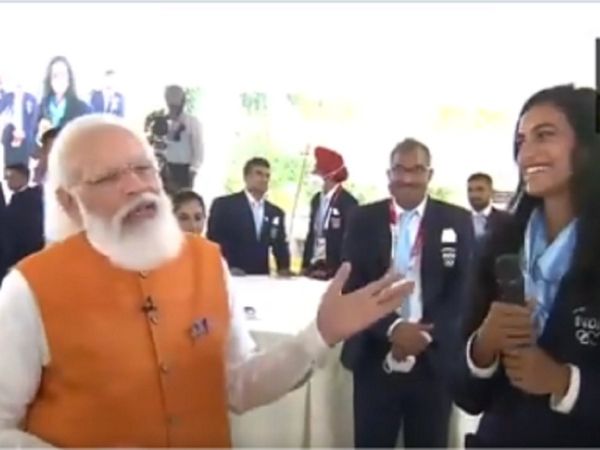 narendra modi with pv sindhu