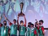 mohun bagan club members with i league trophy