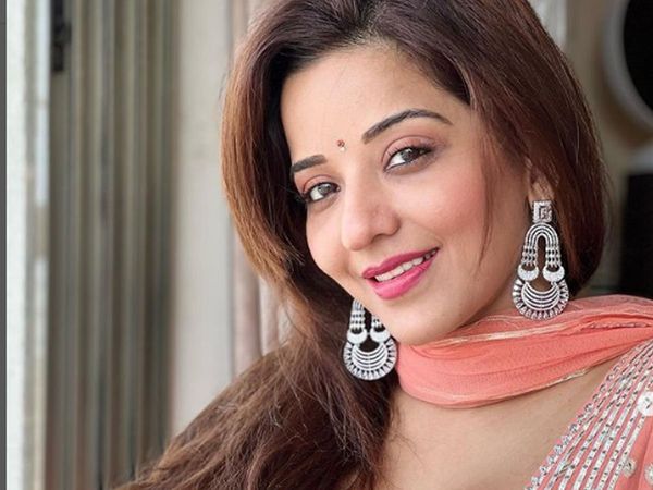 Monalisa Simple Look Photo