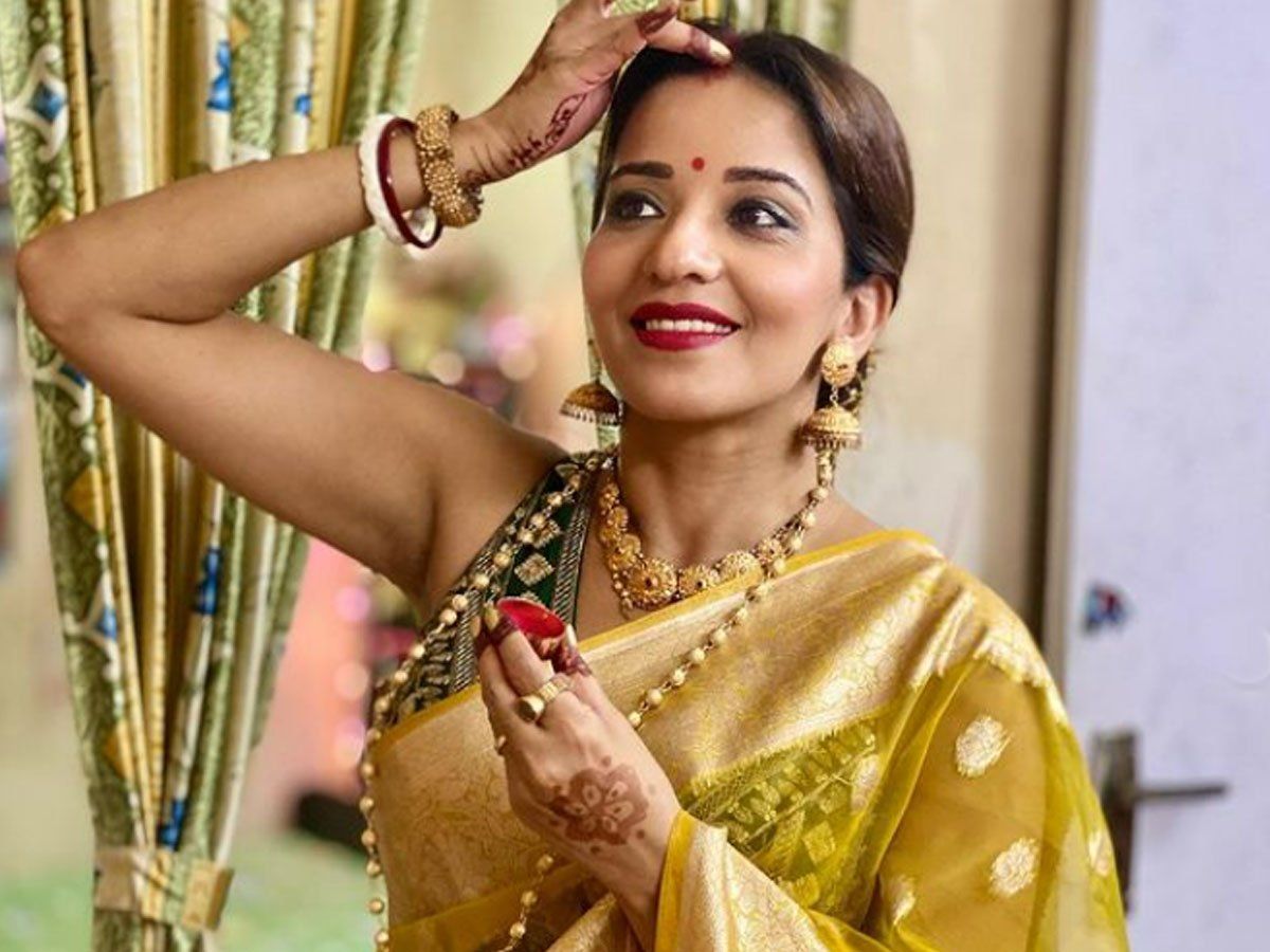 Teej Festival Hartalika Teej 2022 Bhojpuri Actress Monalisa Dress Lehenga Saree Style Follow 2272