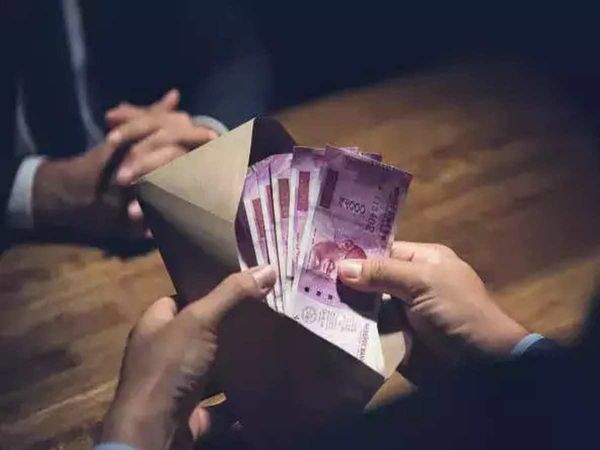 Madhya Pradesh man cheated 75 lakh rupees from 20 people
