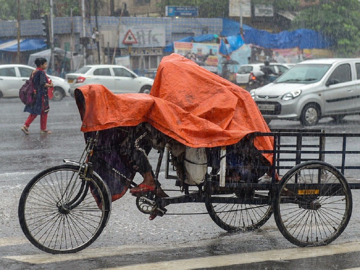 Delhi Monsoon: दिल्ली वालों के लिए खुशखबरी! इस बार जल्द आ रहा मानसून, इस तारीख को पहुंचेगा दिल्ली