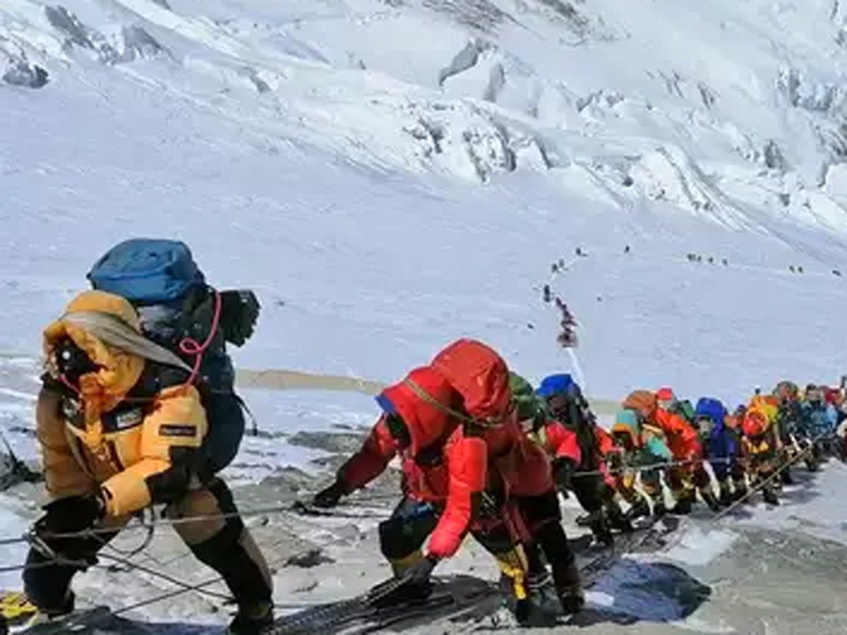 Mount Everest: माउंट एवरेस्ट भी कोरोना से महफूज नहीं, पॉजिटिव हुए कई पर्वतारोही