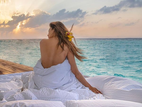 mouni roy Topless photos Viral Naagin Fame And Bollywood Actress looks Super bold