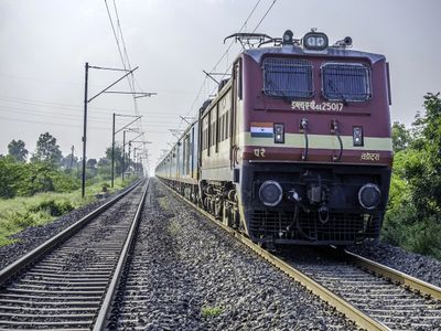 fall on the floor of train, motion inertia, train ke farsh par girna, train men achanak break ka lagna, train ke farsh par girne ke wajah fall on the floor of train, motion inertia, train ke farsh par girna, train men achanak break ka lagna, train ke farsh par girne ke wajah