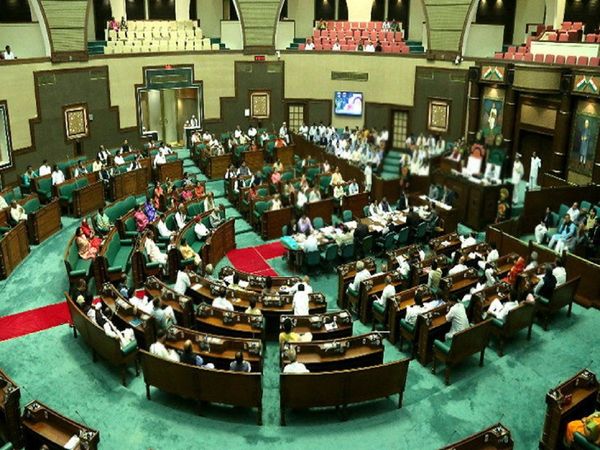 बुकलेट में 1100 से ज्यादा शब्दों को असंसदीय माना गया है।