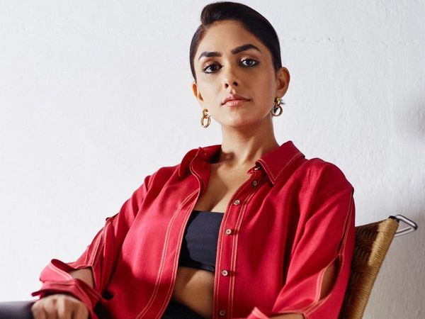 Mrunal Thakur  Birthday: Bollywood Actress 5 Unknown Facts