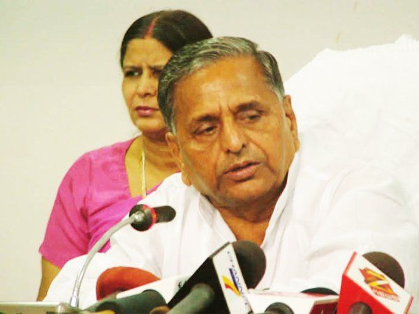 मुलायम सिंह यादव हुए कोरोना संक्रमित, पत्नी साधना की रिपोर्ट भी आई पॉजिटिव