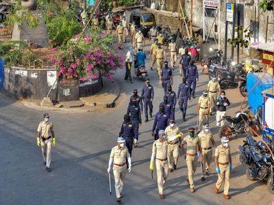 मुंबई और पुणे को सेना के हवाले किए जाने की खबर अफवाह, मुंबई पुलिस ने लोगों से कहा मैसेज आगे न बढ़ाएं मुंबई और पुणे को सेना के हवाले किए जाने की खबर अफवाह, मुंबई पुलिस ने लोगों से कहा मैसेज आगे न बढ़ाएं