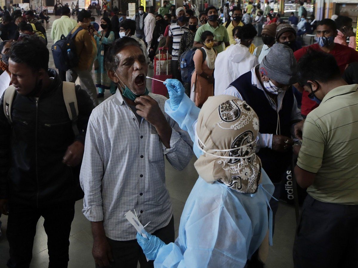 Mumbai: मुंबई से आ रही राहत की खबर, 4 दिन में इतने कम हुए डेली केस, पॉजिटिविटी रेट भी गिरी