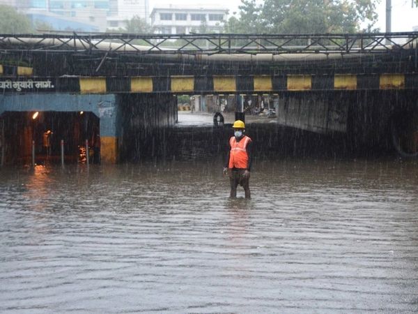 Heavy rains throw traffic out of gear, waterlogging reported from several areas of Mumbai