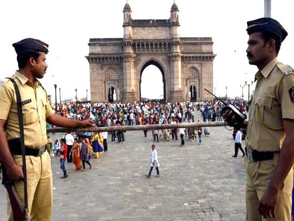 Delhi Blast: दिल्ली विस्फोट के बाद अलर्ट पर मुंबई, महाराष्ट्र में कड़ी की गई सुरक्षा
