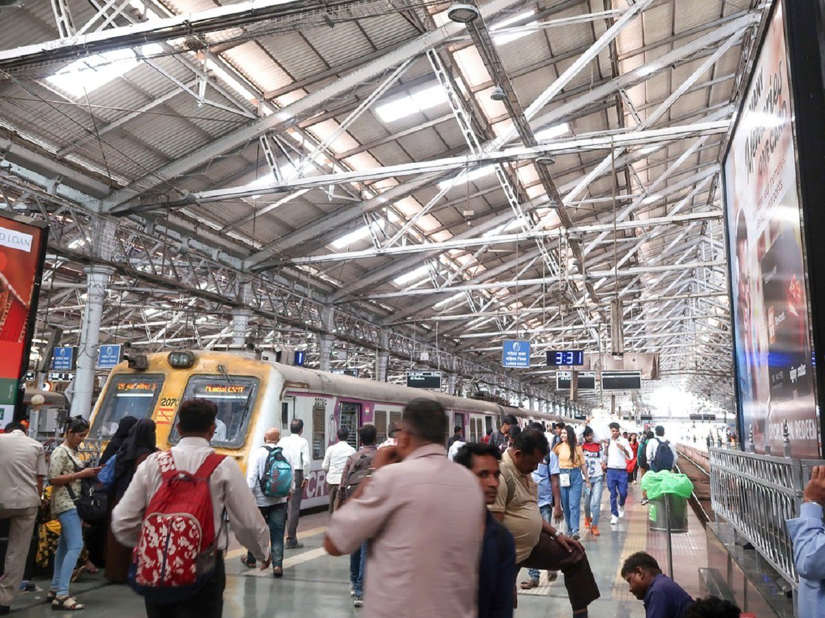 Maharashtra covid 19 guidelines: वैक्सीनेट लोगों के लिए प्रतिबंधों में ढील; हवाई यात्रियों के लिए नए दिशानिर्देश, जानें
