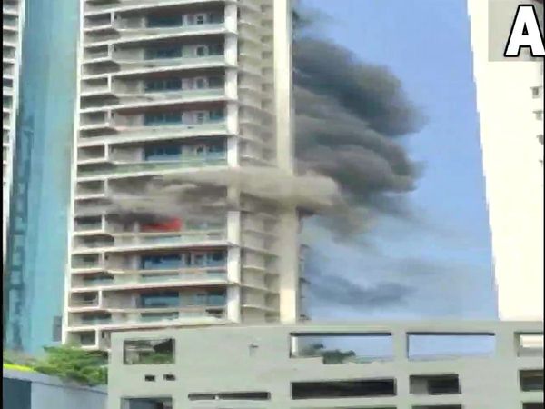 Mumbai : Fire breaks out at high-rise building in Parel