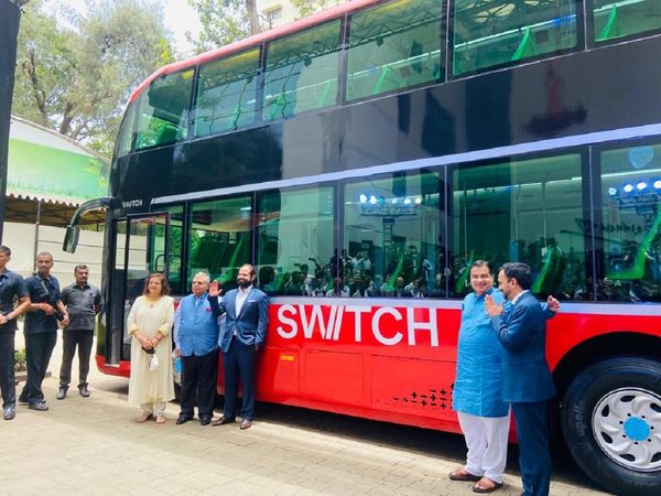 Nitin Gadkari told automakers to Plan luxury electric buses from Mumbai to Delhi