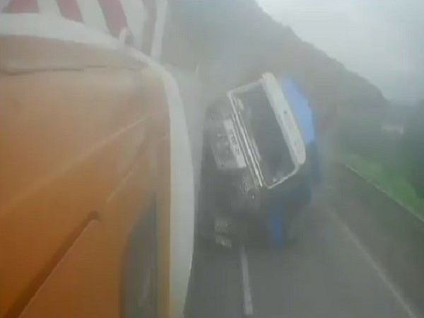 Truck Runs A Car On Mumbai-Pune Expressway, 3 Dead