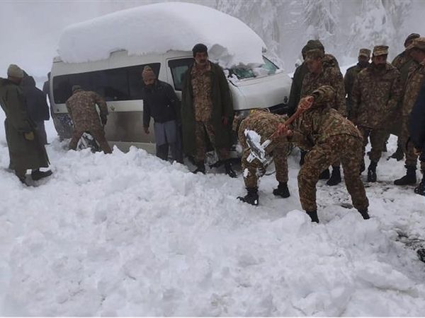मुर्री बर्फबारी : इमरान खान पर क्‍यों फूटा लोगों का गुस्‍सा