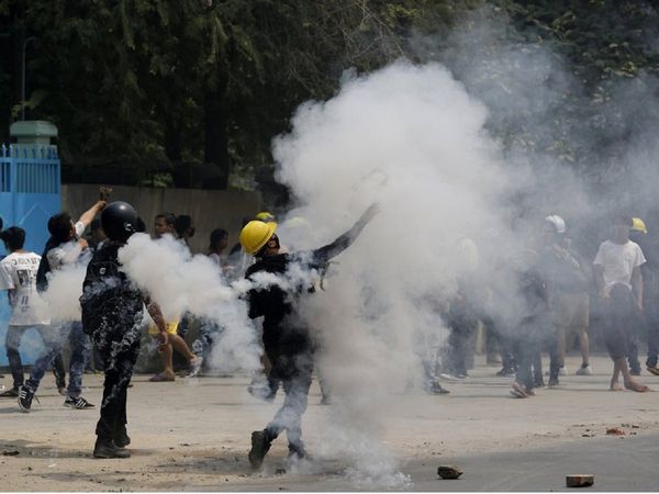 म्‍यांमार की सड़कों पर 'खूनी संघर्ष', जनसमर्थन में अंतरराष्‍ट्रीय समुदाय, जुंटा को बताया 'आतंक का युग'