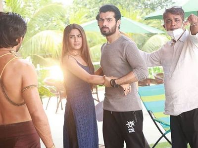 surbhi chandna Sharad malhotra Aka Veer unite against enemies in Naagin 5 Update surbhi chandna Sharad malhotra Aka Veer unite against enemies in Naagin 5 Update