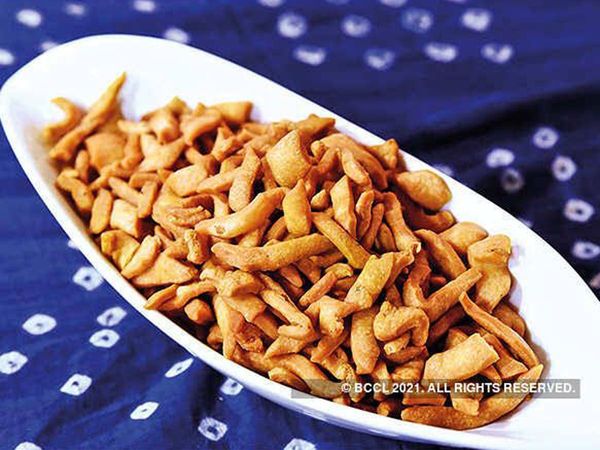Namak Pare Recipe in Hindi