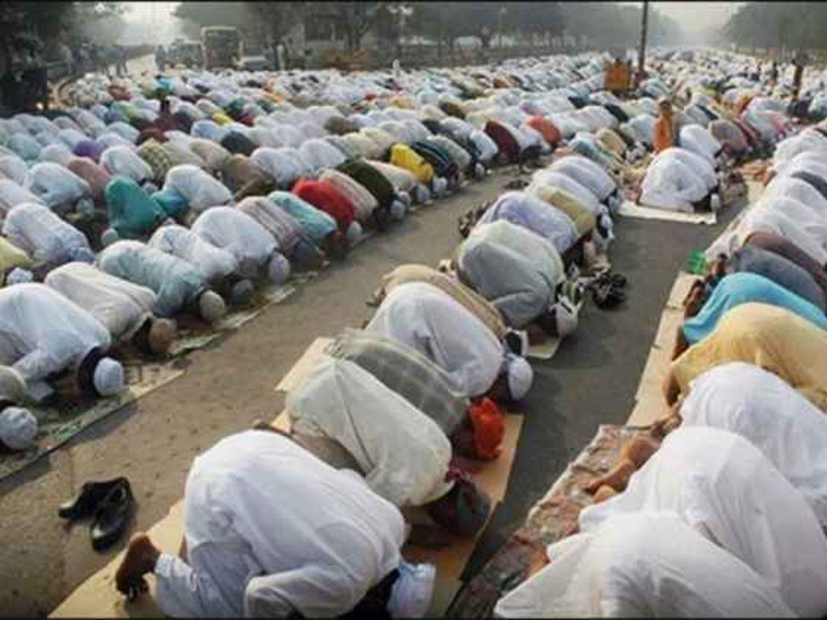 Daru Uloom Deoband: देवबंद की योगी सरकार से मांग, बकरीद पर सामूहिक नमाज की मिले इजाजत