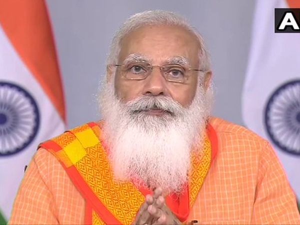 PM Modi gets emotional while speaking to varanasi doctor and nurse