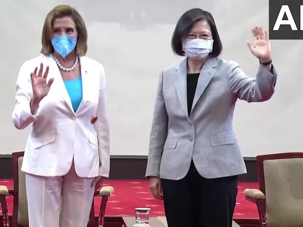  Nancy Pelosi meets Taiwan's President Tsai says world faces a choice between democracy and autocracy
