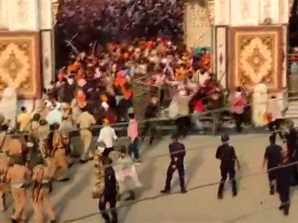 Attack on Police in Nanded maharastra