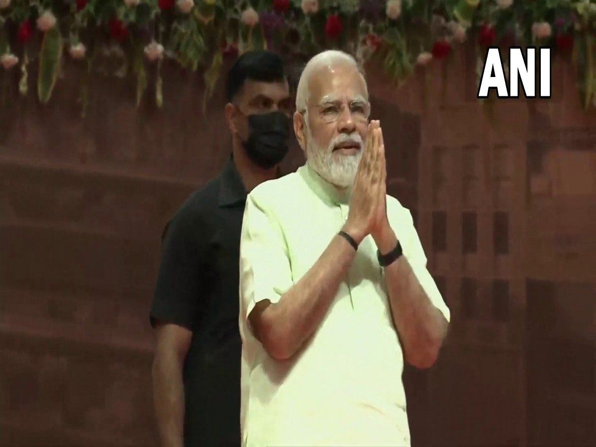 गुजरात की धरती से पीएम मोदी का किसानों को संदेश, सारी मुसीबतें झेल लेंगे