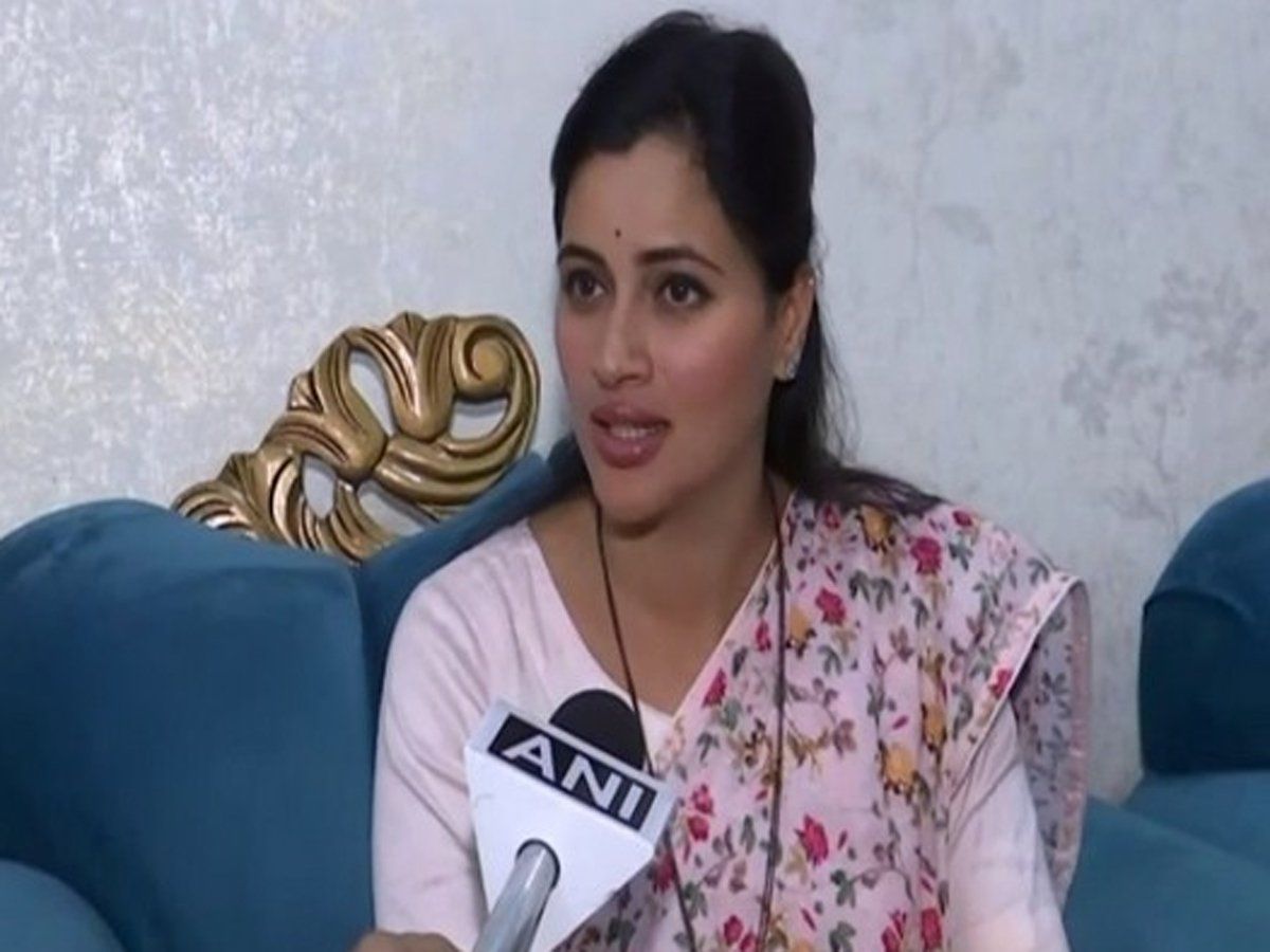 Navneet Rana : कौन हैं MP नवनीत राणा, शिवसेना सांसद अरविंद सावंत के खिलाफ खोला है मोर्चा
