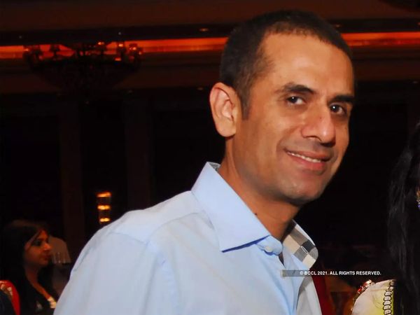 Navneet Kalra restaurant license cancelled in oxygen concentrator black marketting case