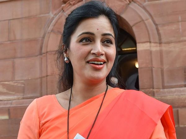 Hanuman Chalisa Cantroversy : Navneet Rana says Uddhav will be responsible if I am attacked