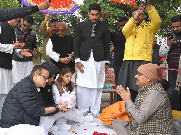 Navya naveli Abhishek Bachchan Emotional At Ritu nanda bone immersion In Haridwar Rishi kapoor Amitabh Bachchan