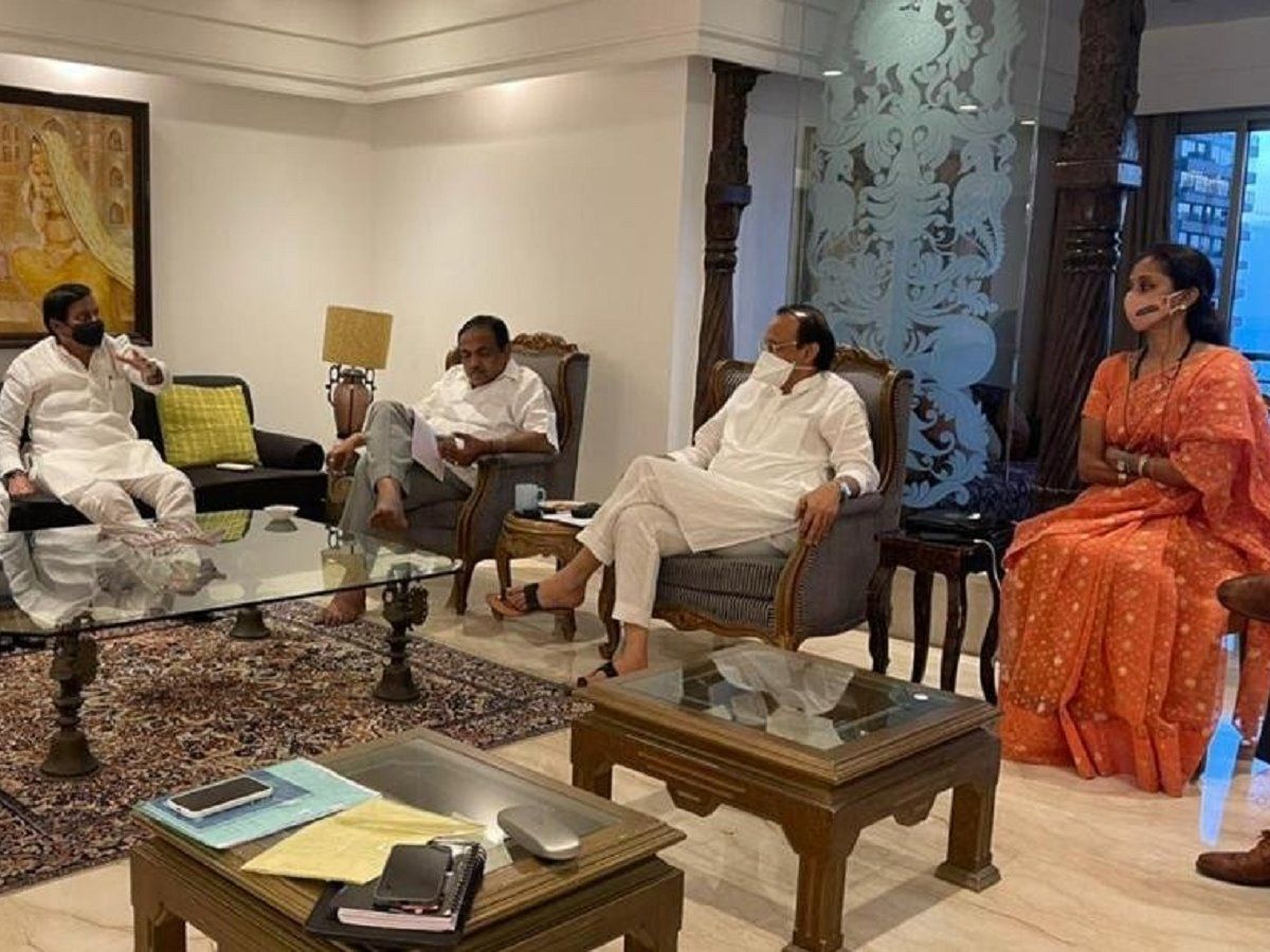 महाराष्ट्र : सरकार के घटक दलों में खटपट की खबरों के बीच NCP की अहम बैठक, कई मंत्री भी हुए शामिल