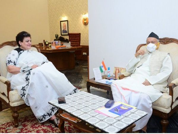 'लव जिहाद' पर ऐसा क्‍या बोल गईं महिला आयोग की अध्‍यक्ष कि भड़क उठा गुस्‍सा, होने लगी पद से हटाने की मांग