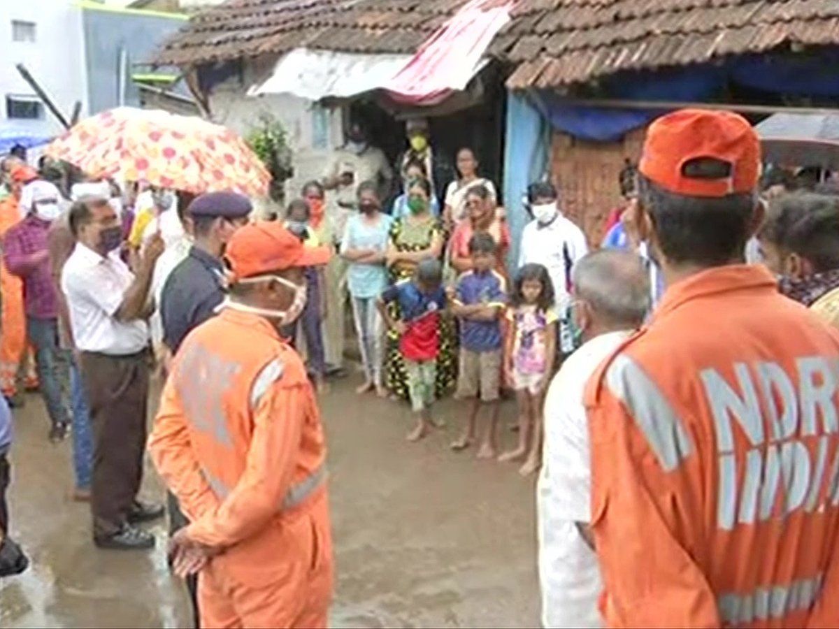 Cyclone Nisarga : मुंबई में समुद्र तट पर धारा 144 लागू, अलर्ट पर महाराष्ट्र-गुजरात सरकार