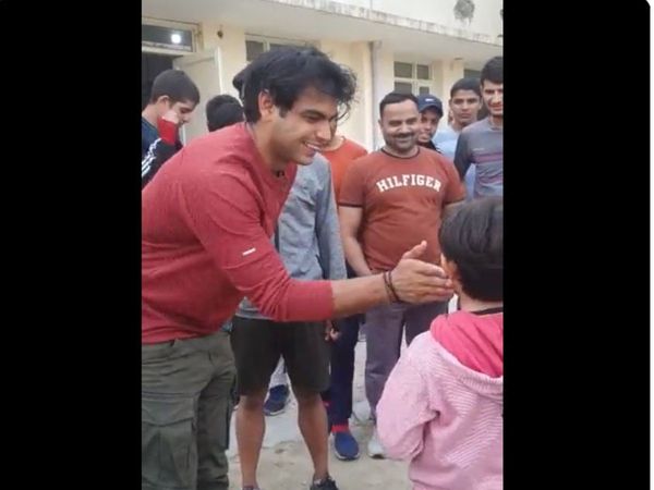 Neeraj Chopra Talking With Little Girl Video Goes Viral on Social Media